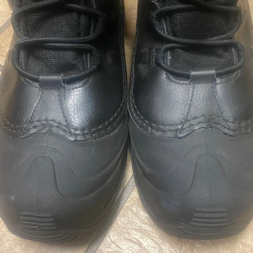 Columbia Size 7 Black Lined Winter Boots